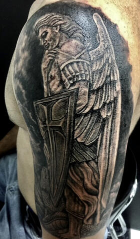 Untitled Tatuagem autoral exclusiva com traços finos feita no estúdio Lasombra Tattoo em Contagem.
