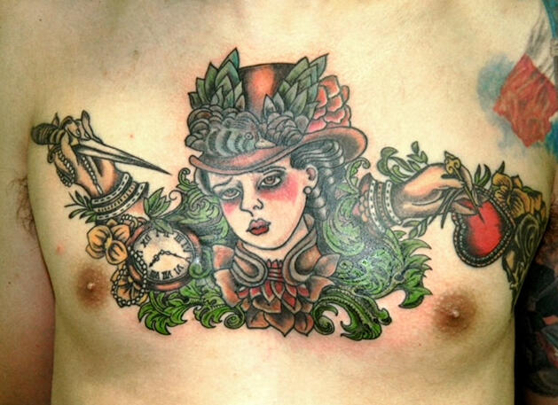 "Tatuagem autoral exclusiva com traços finos..."