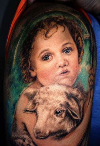 Untitled "Tatuagem autoral exclusiva com traços finos..."